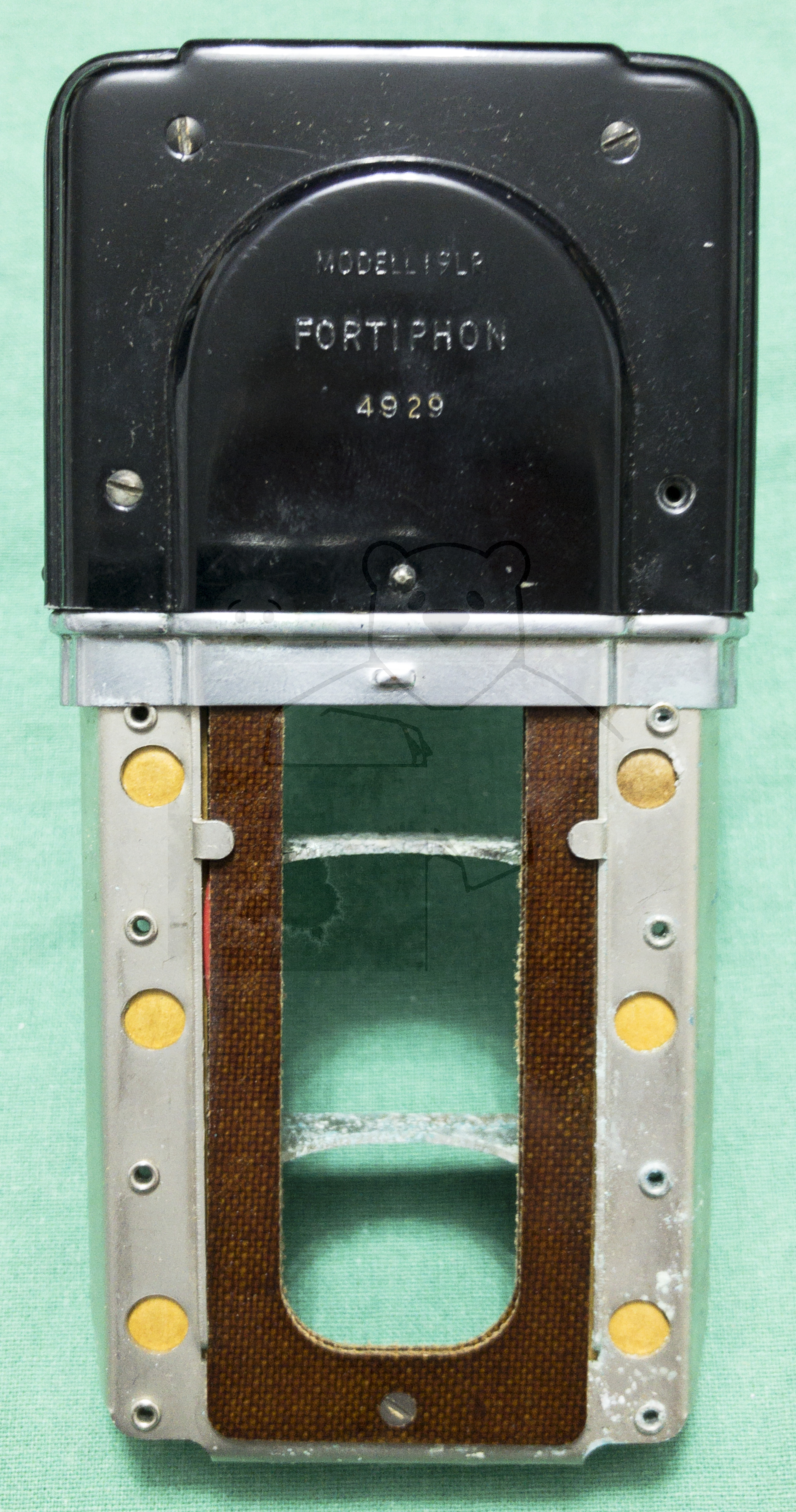 Hörgerät "Fortiphone Type 20", ca. 1949, Herausgezogenes Gerät (Rückseite) zum wechsel der Batterien